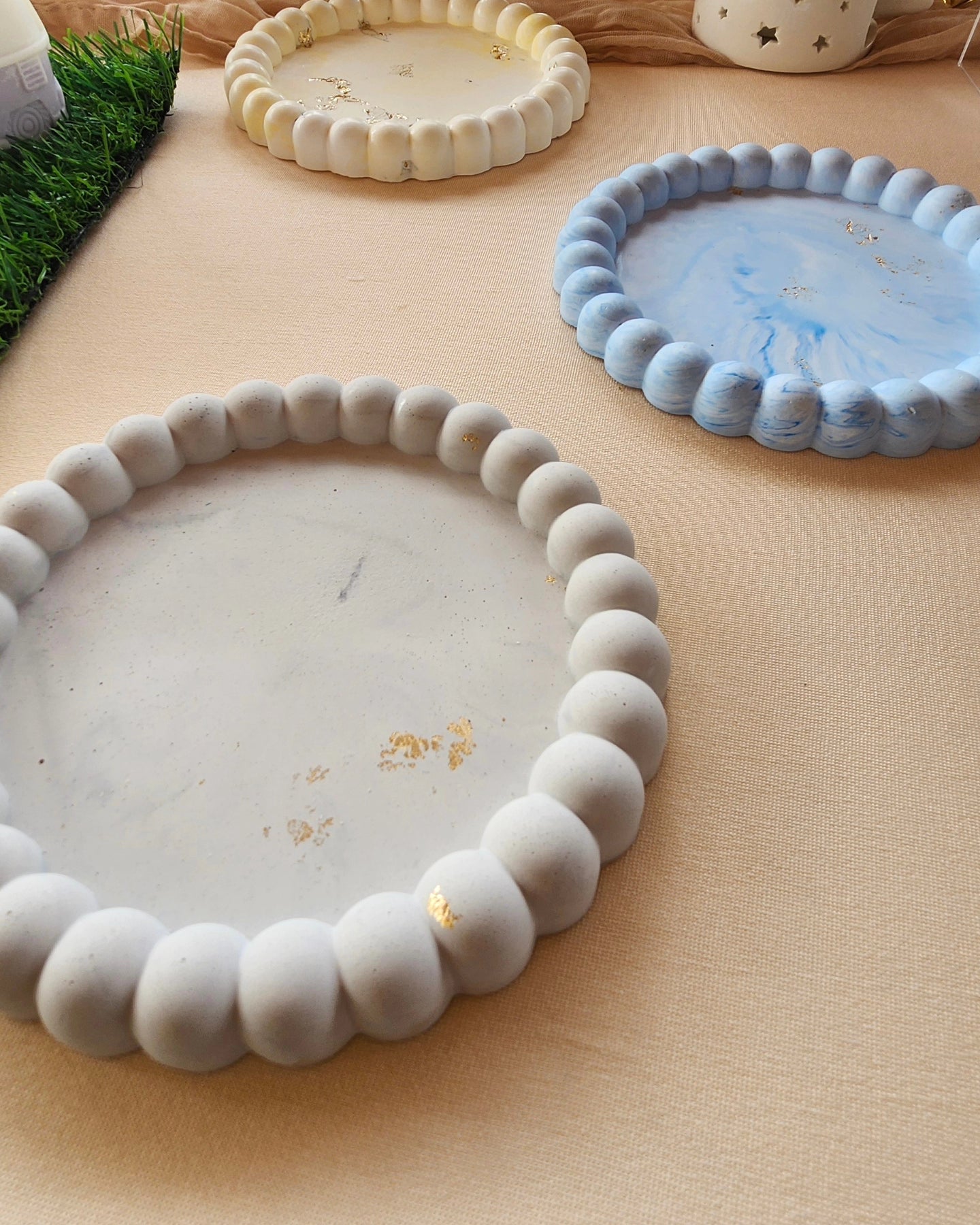 Simple round tray